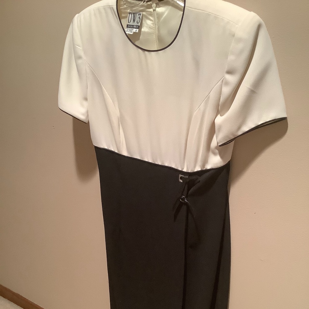 NWOT. Ladies DW3 vintage midi dress.